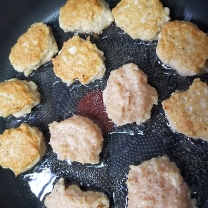 子供が喜ぶ(^^)鶏胸肉のサクふわチキンナゲット♪